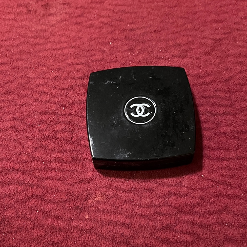 CHANEL Sleek Black Makeup Compact